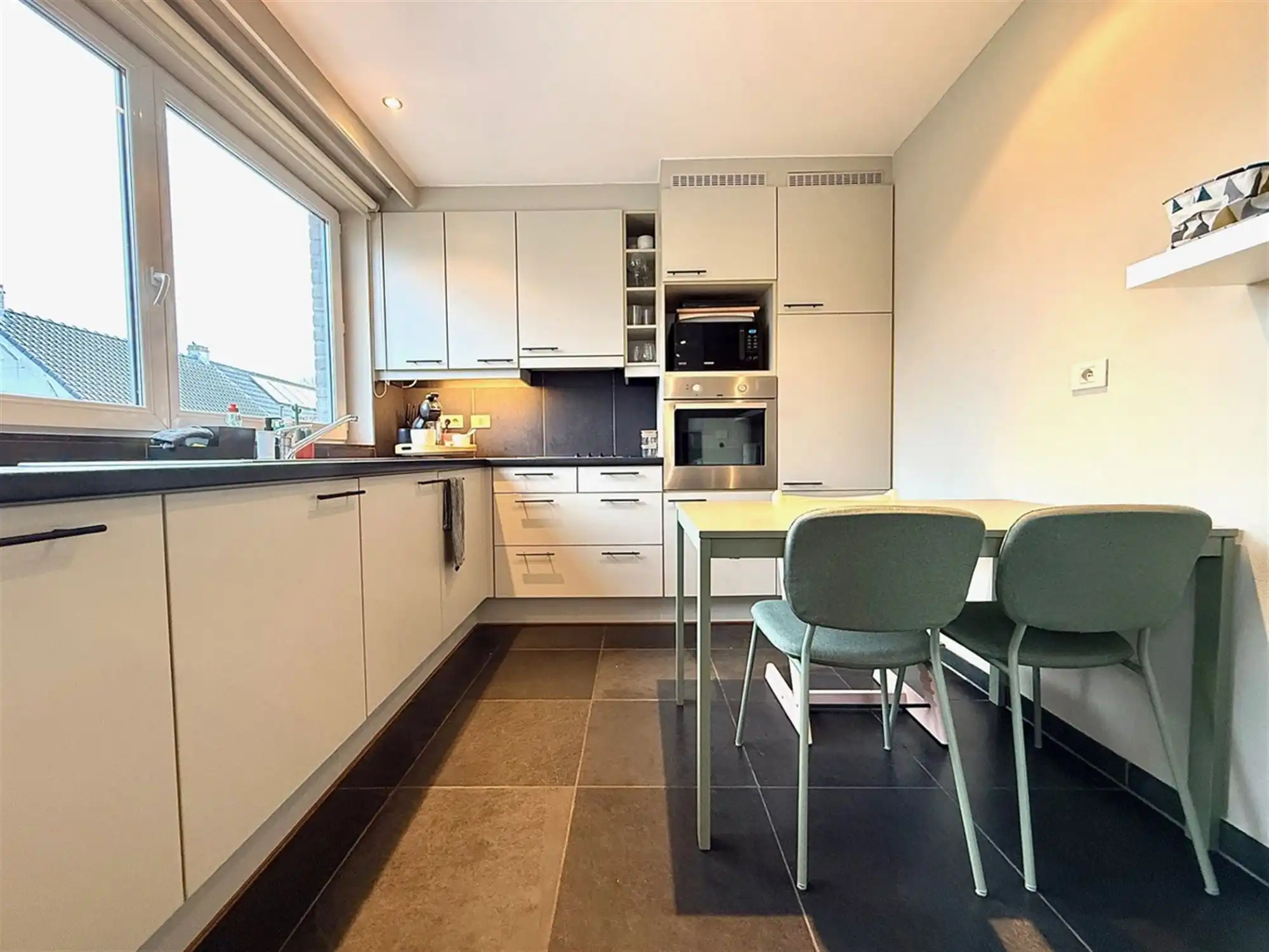 Ruim TRIPLEX-APPARTEMENT met 3 SLAAPKAMERS, 2 BADK'S & BINNENSTNPLTS foto 5