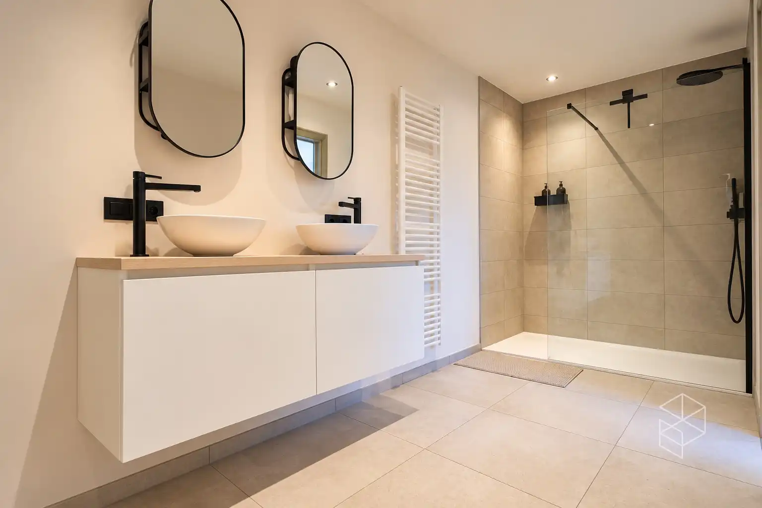 IN OPTIE - COMPROMIS IN OPMAAK | Recente (bj. 2024) royale woning &nbsp;met 4  slaapkamers en tuin op uiterst rustige locatie foto 12