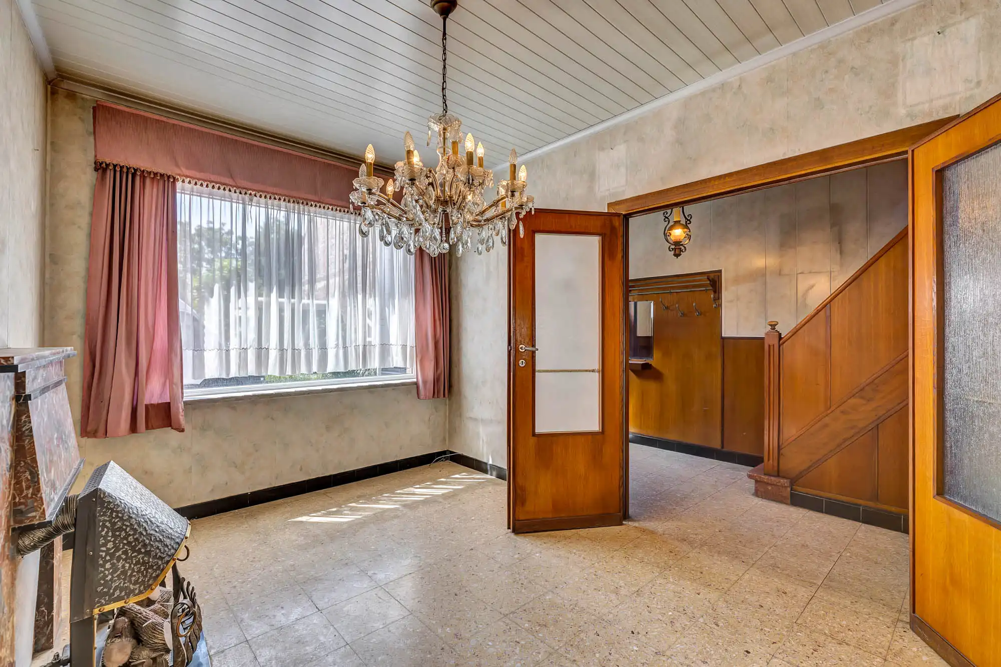 Te renoveren woning met garage foto 4