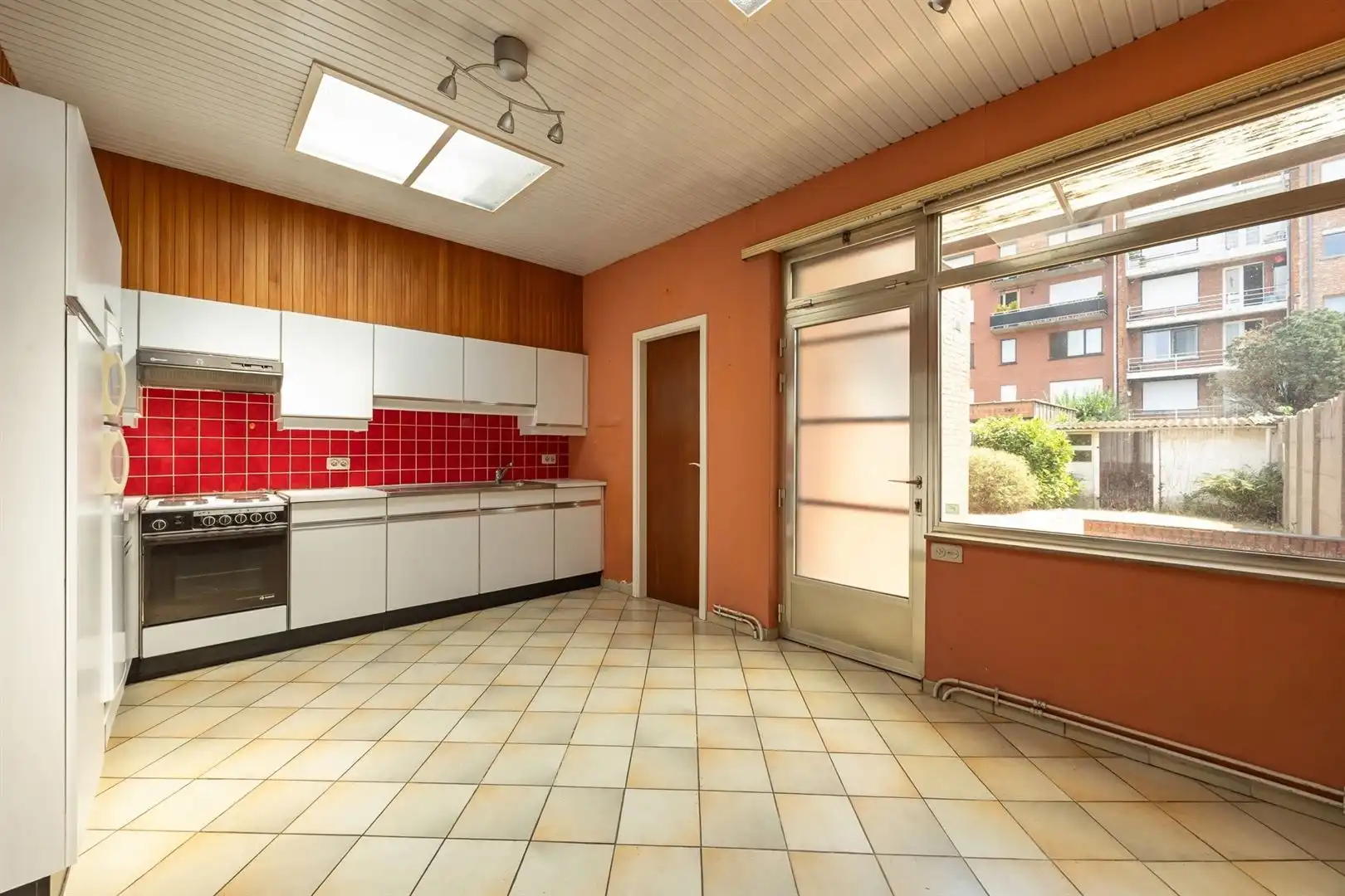 karaktervolle 3-slaapkamerwoning met grote zolder, diepe tuin en berging foto 25