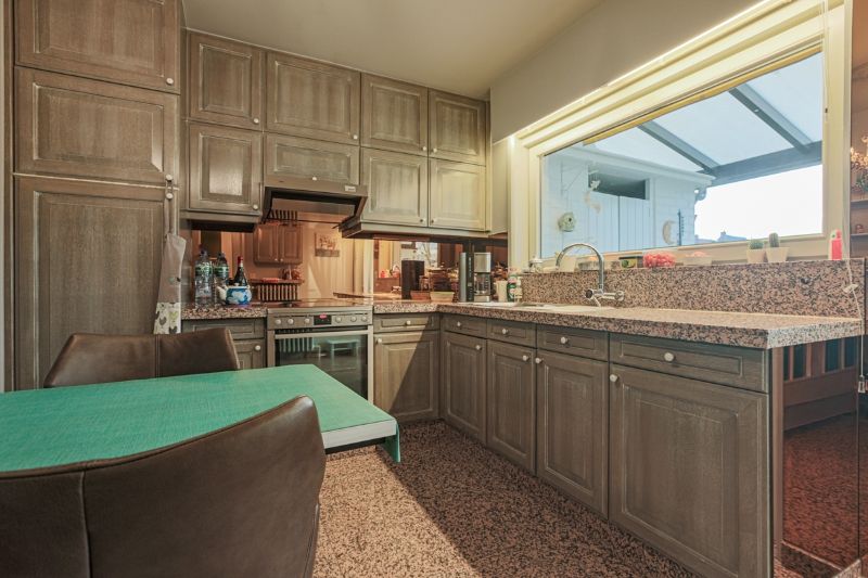 Tot in de puntjes onderhouden woning met 3 slaapkamers, ruime garage en tuin (ENERGIELABEL C). foto 5