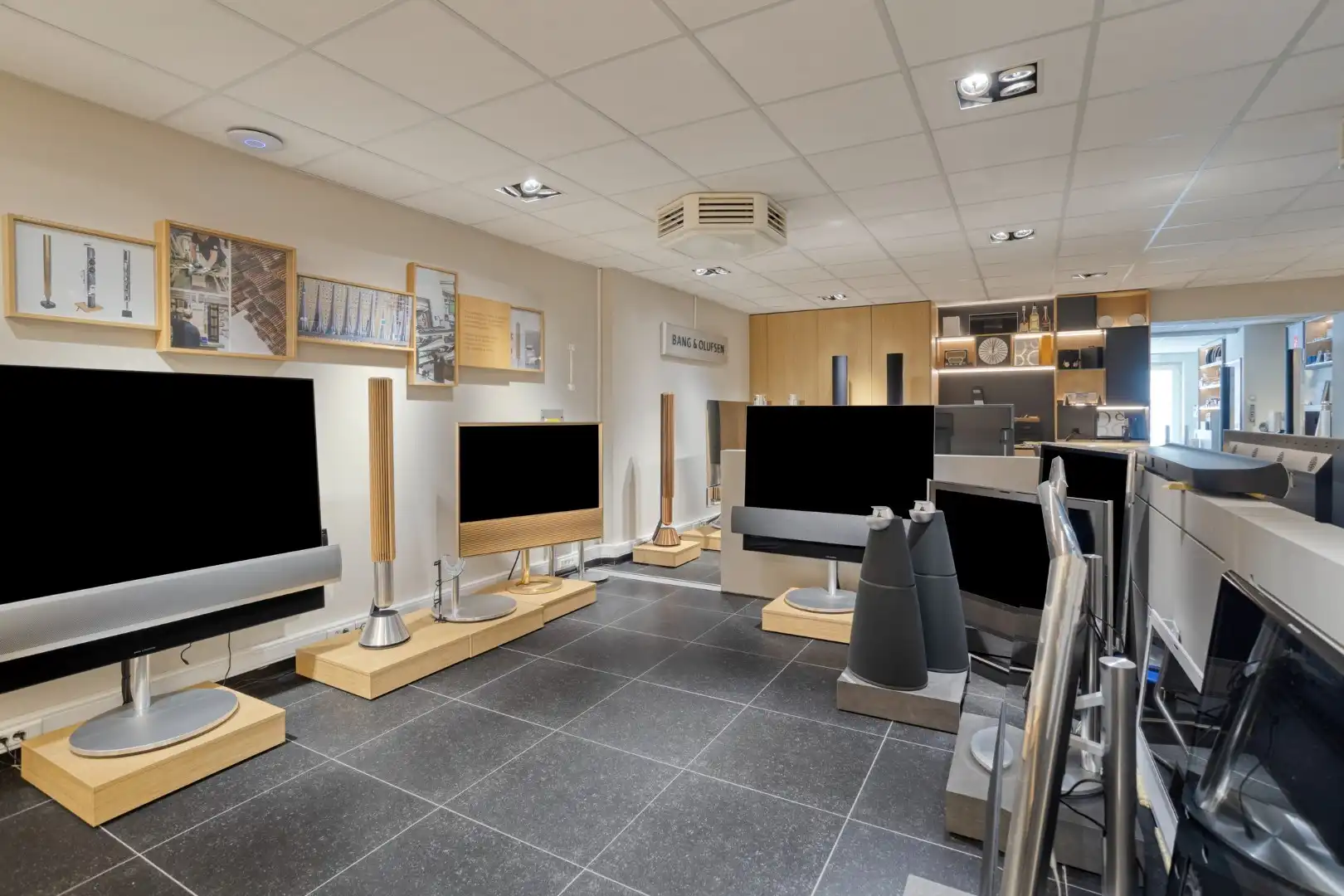 Instapklaar en goed gelegen handelsruimte van 126 m² kortbij het centrum van Geel !  foto 12