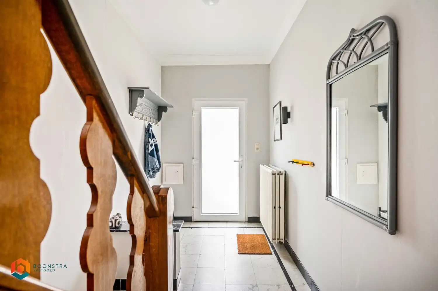 Instapklare woning met 4 slpkrs met gezellige stadstuin en garage foto 2