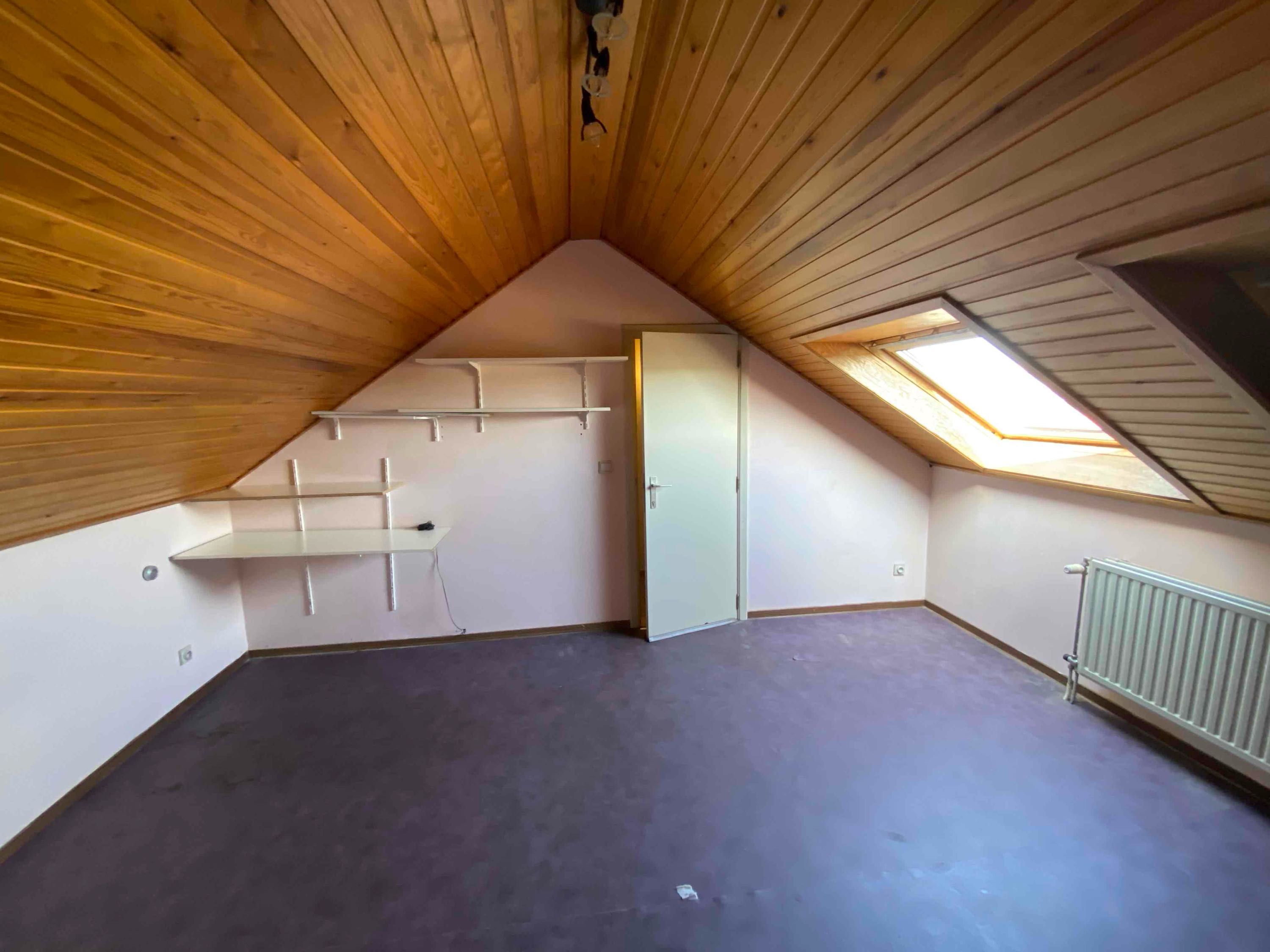 Mooi centraal gelegen duplex appartement op de derde verdieping met ruim terras met zicht over Sint-Truiden foto 8