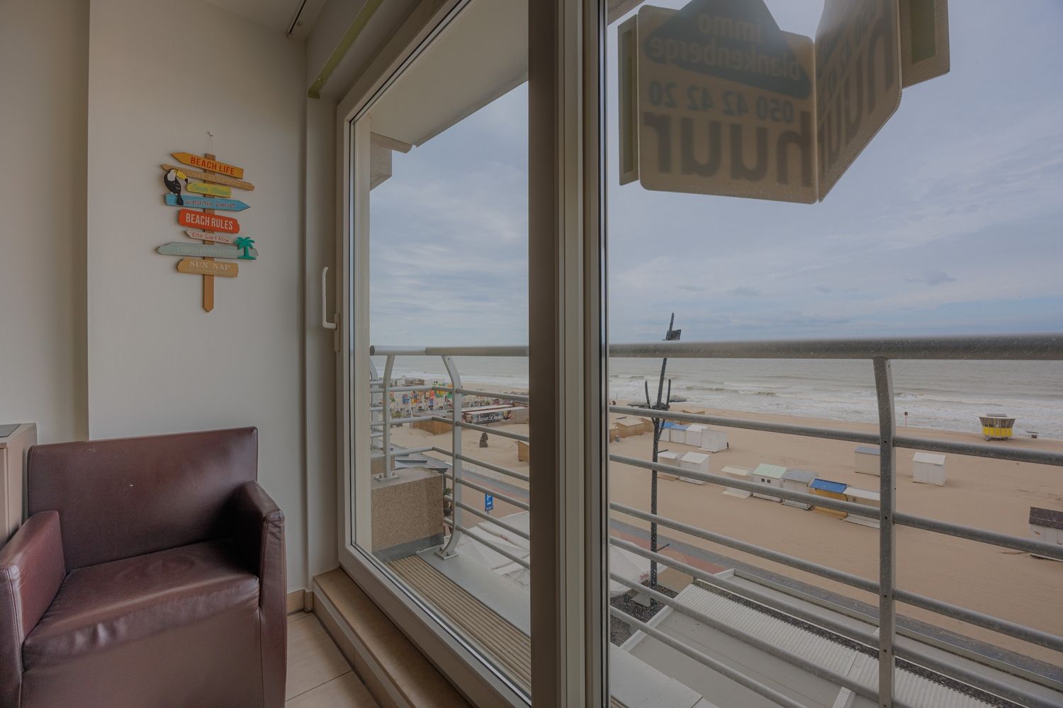 Studio met frontaal zeezicht op de zeedijk van Blankenberge foto 10