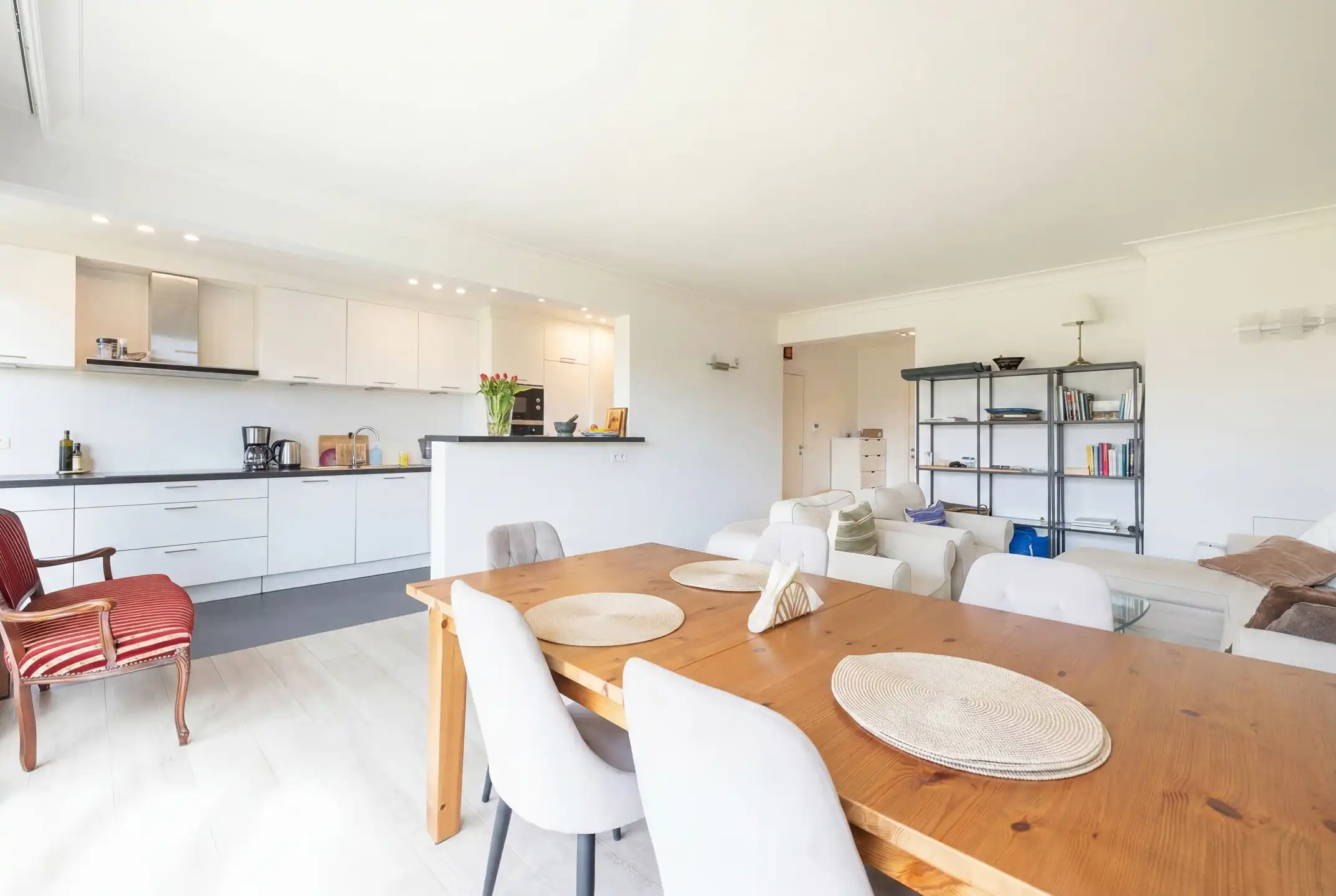 Appartement te koop foto {{pictureIndex}}