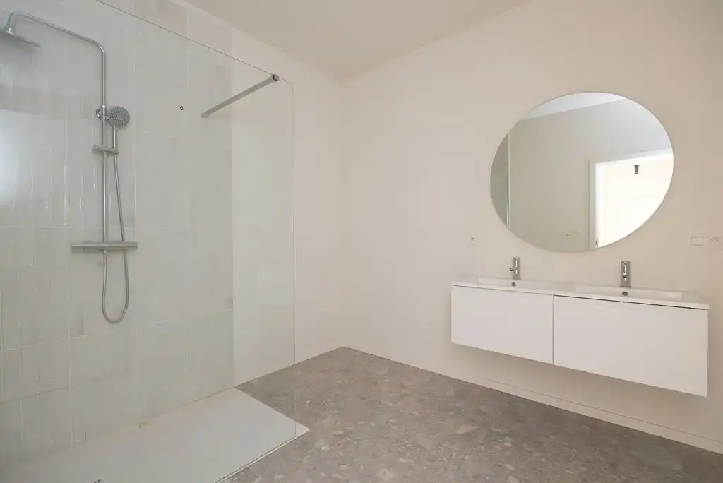 Ruim 3-slaapkamer appartement met luxe afwerking foto 10