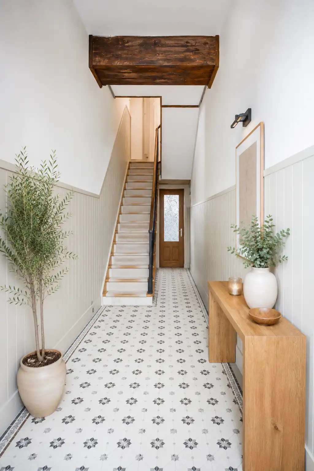 Bel-étagewoning met dubbele garage  – dé renovatiekans! foto 2