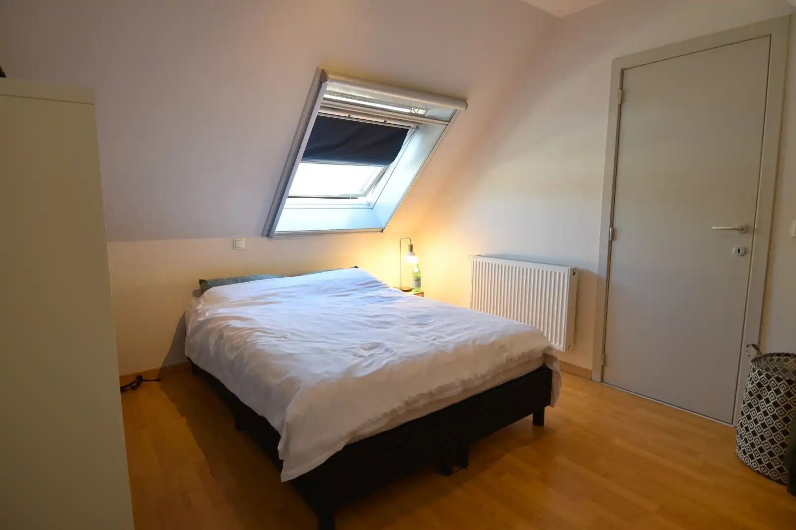 Lichtrijk duplex appartement met 2 slaapkamers en zonnig terras in hartje Kortrijk foto 11