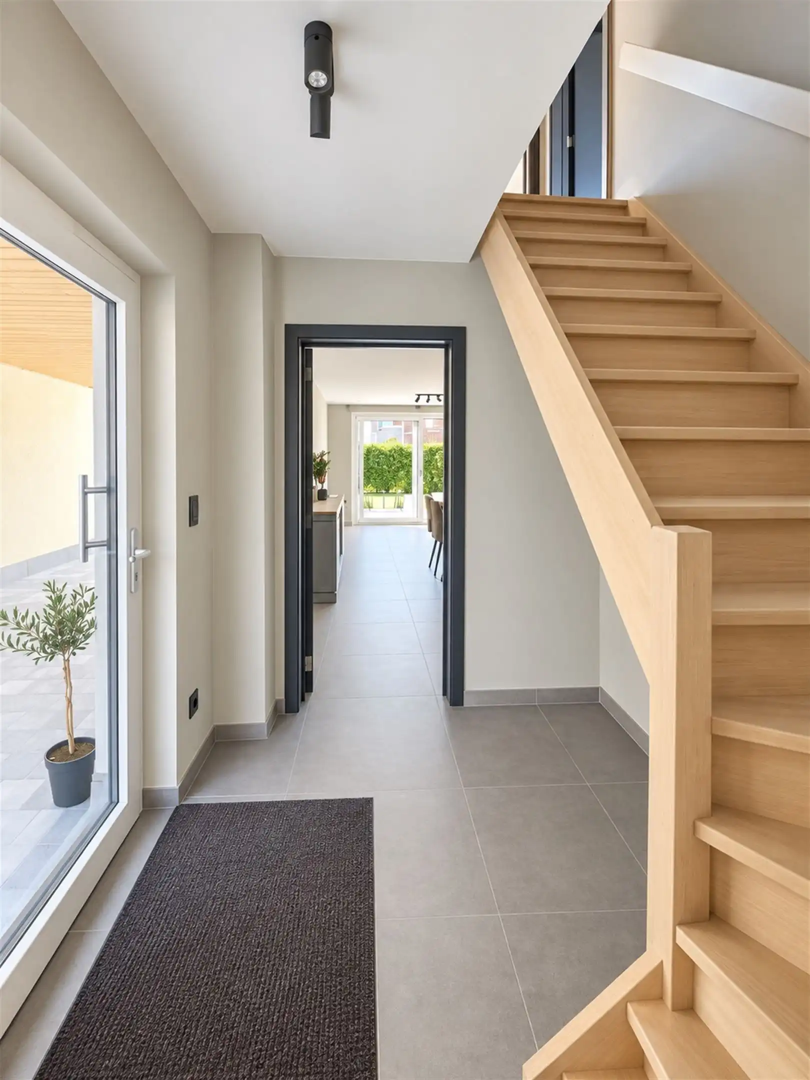 moderne gb met 3 slaapkamers foto 3