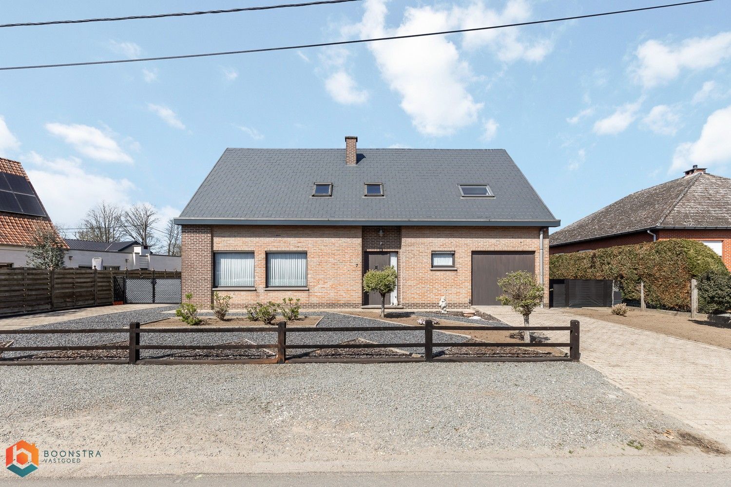 Hoofdfoto van de publicatie: Ruime woning met 5 slpkrs en volledig ingerichte vergunde (woon)chalet 85m² op een perceel van 1117 m²