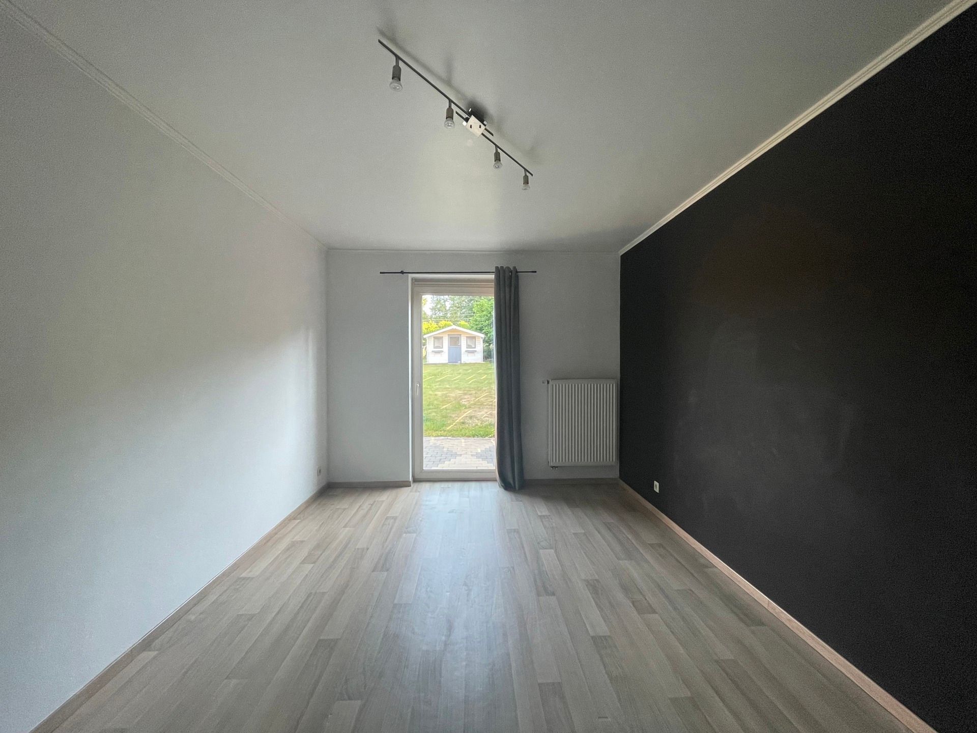 Ruim gelijkvloers appartement met tuin foto 8