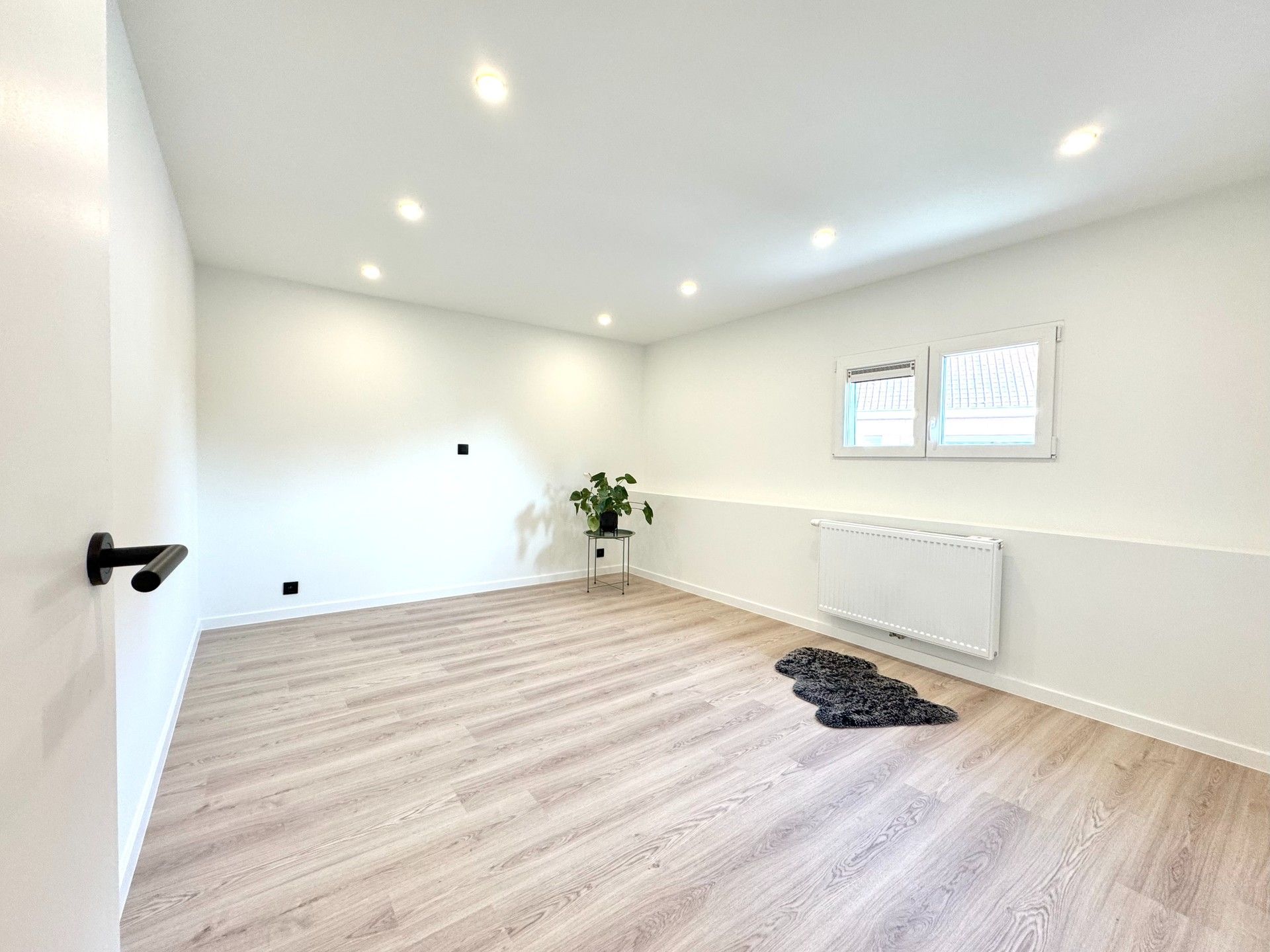 GERENOVEERDE WONING MET GROTE GARAGE foto 23