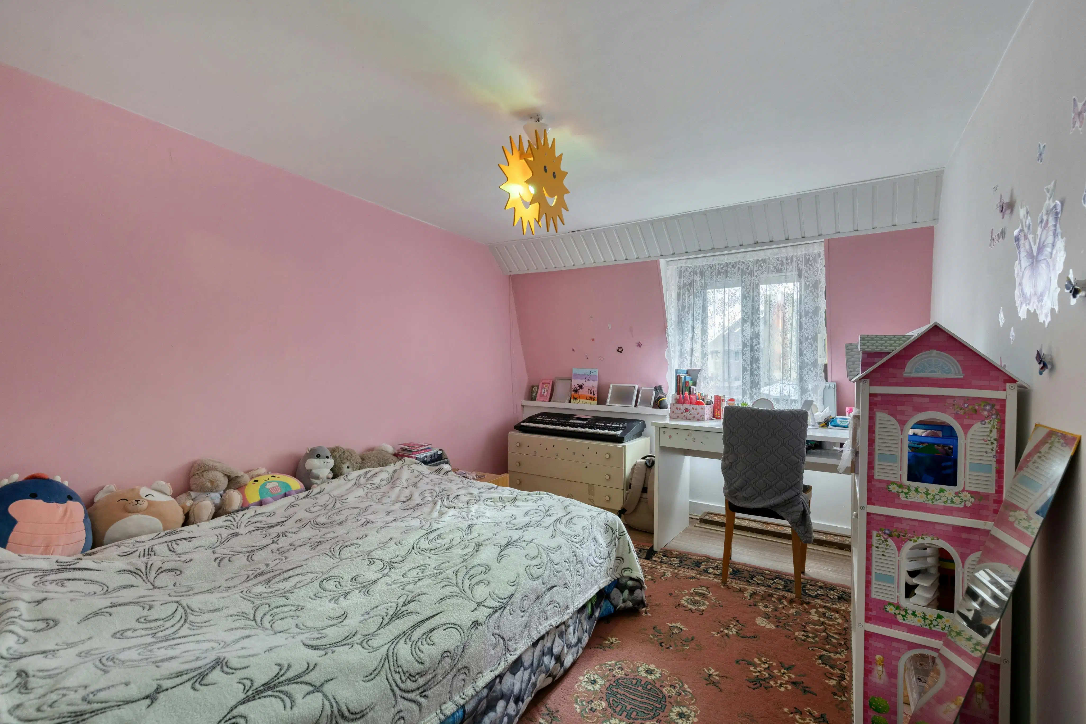 Ruime rijwoning met tuin en garage nabij centrum Izegem. foto 14