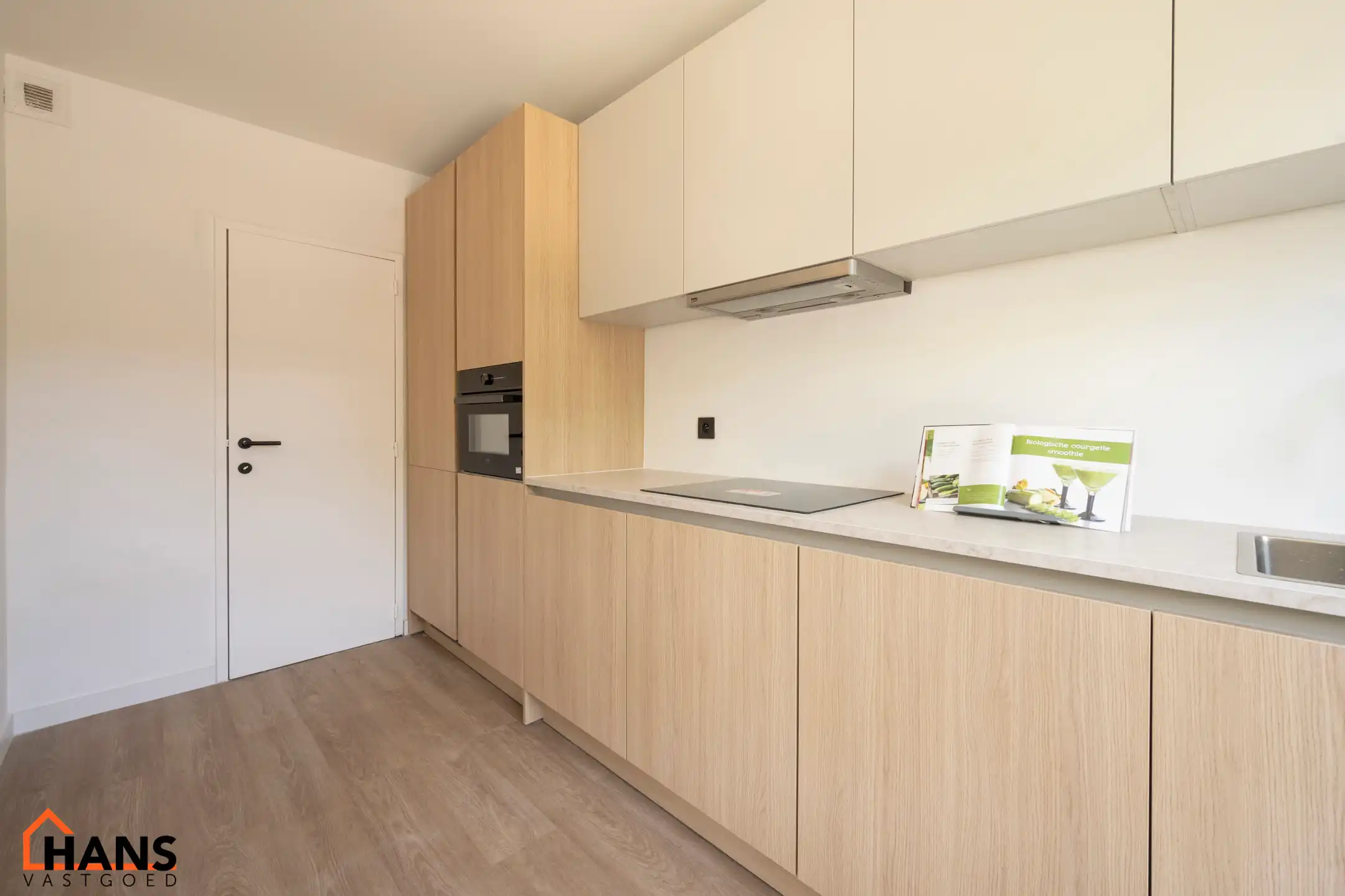 Gerenoveerd appartement op de 2de verdieping. foto 5