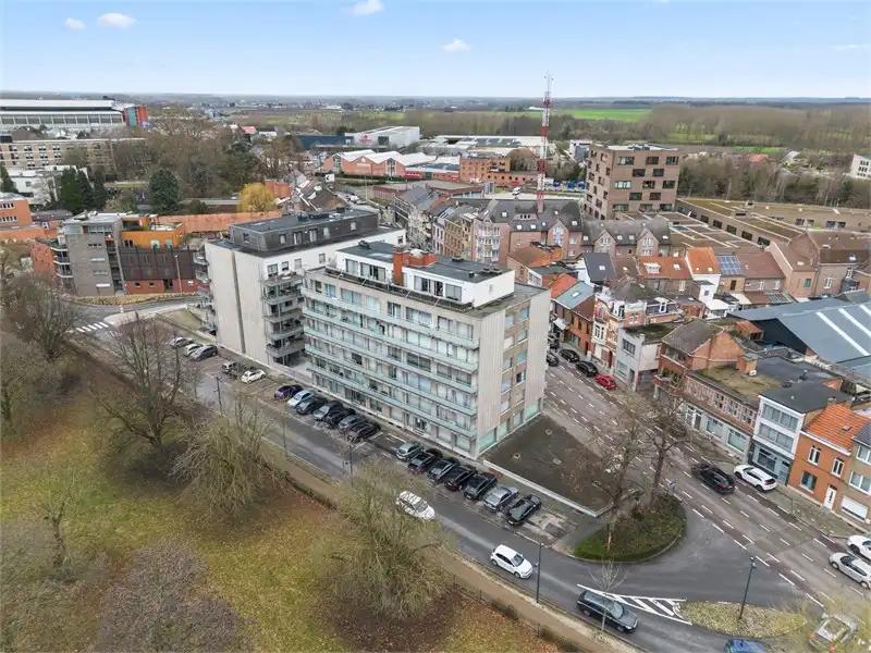 RUIME KANTOORRUIMTE VLAKBIJ HET CENTRUM VAN SINT-TRUIDEN foto 6