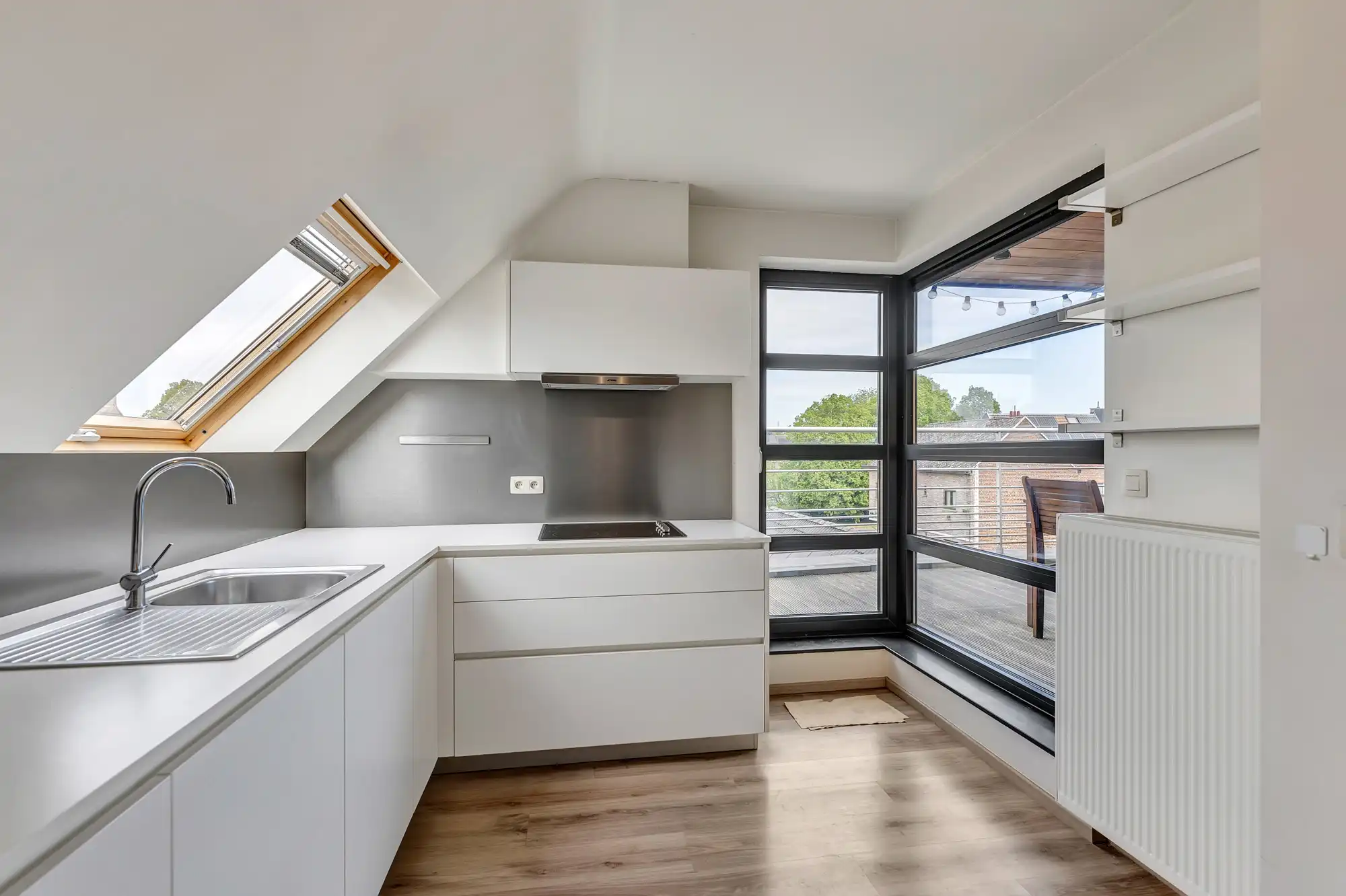 2-slaapkamer appartement met ruim terras foto 4