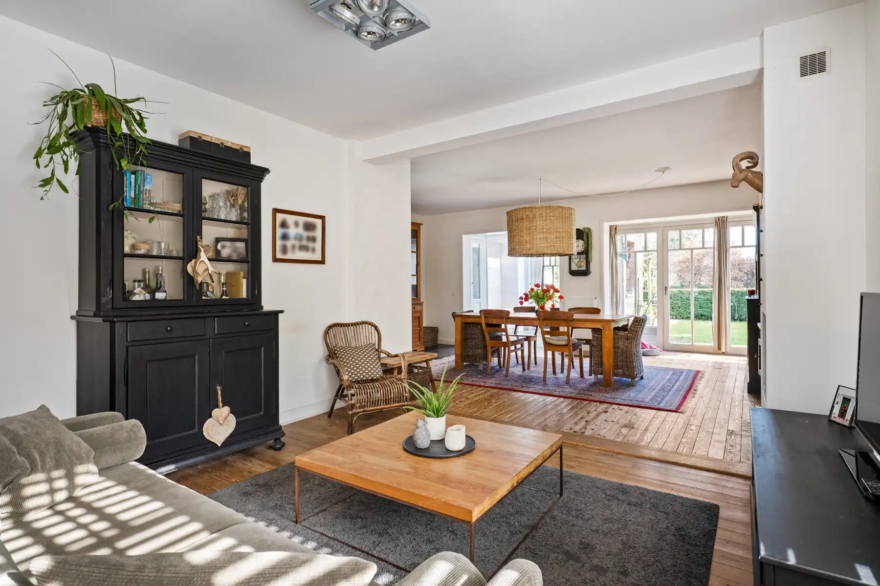 Charmante halfopen woning met polyvalent bijgebouw foto 8