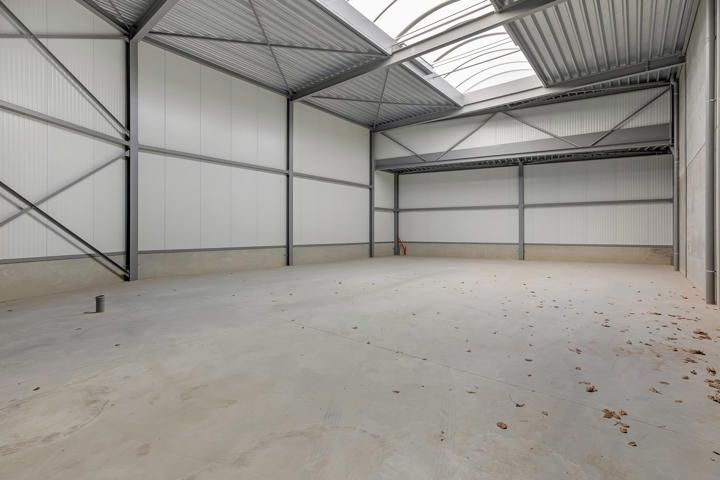 Nieuwbouw magazijn van 197,5 m² te huur nabij het centrum foto 3