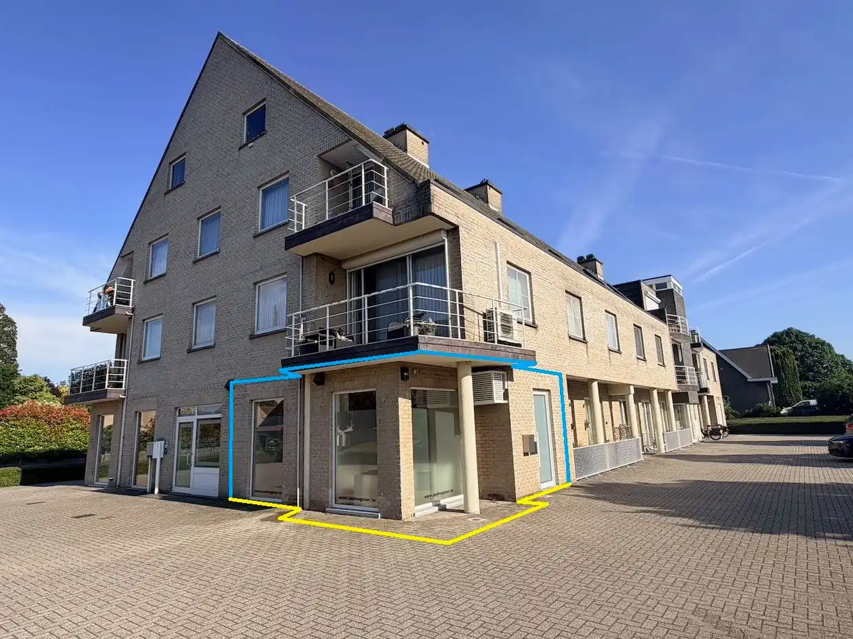 Instapklare kantoor-/praktijkruimte op strategische hoekligging met 6 staanplaatsen foto {{pictureIndex}}