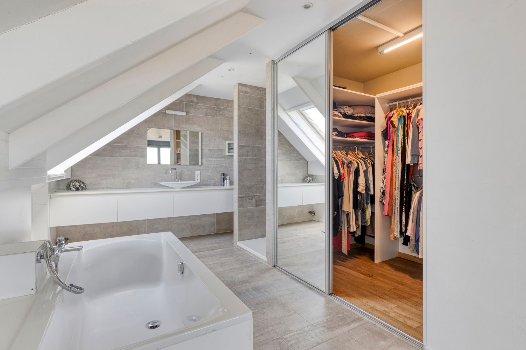 Stijlvolle villa op toplocatie in het groen foto 23