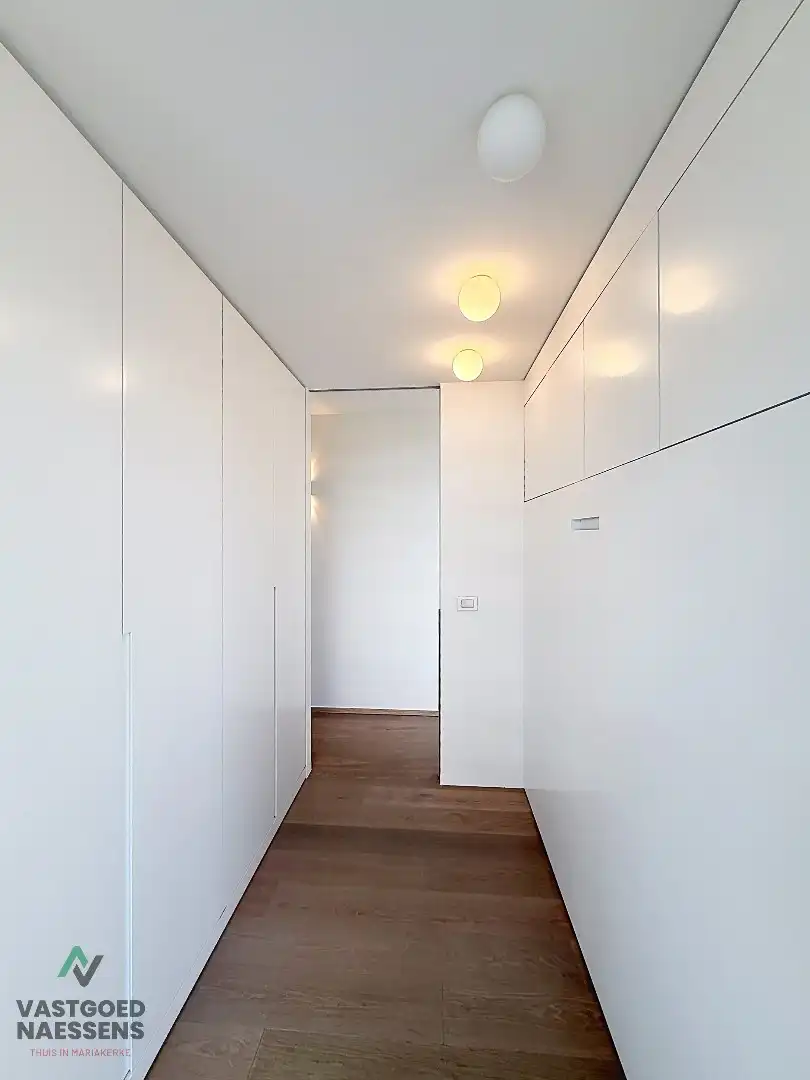 SCHITTEREND VERNIEUWD HOEKAPPARTEMENT – 2 SLPK – TERRASSEN – ZEEZICHT EN ZICHT OP GOLF foto 18