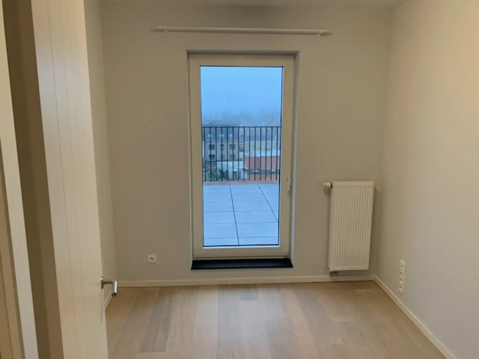 Centraal gelegen tweeslaapkamer appartement met groot terras foto 11