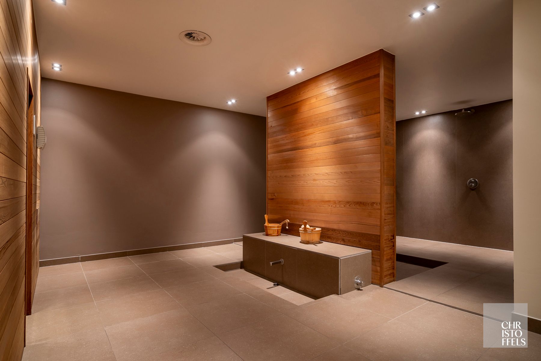 Exclusief villa-appartement (183m²) met privé tuin gelegen in een afgesloten park met buitenzwembad. foto 11