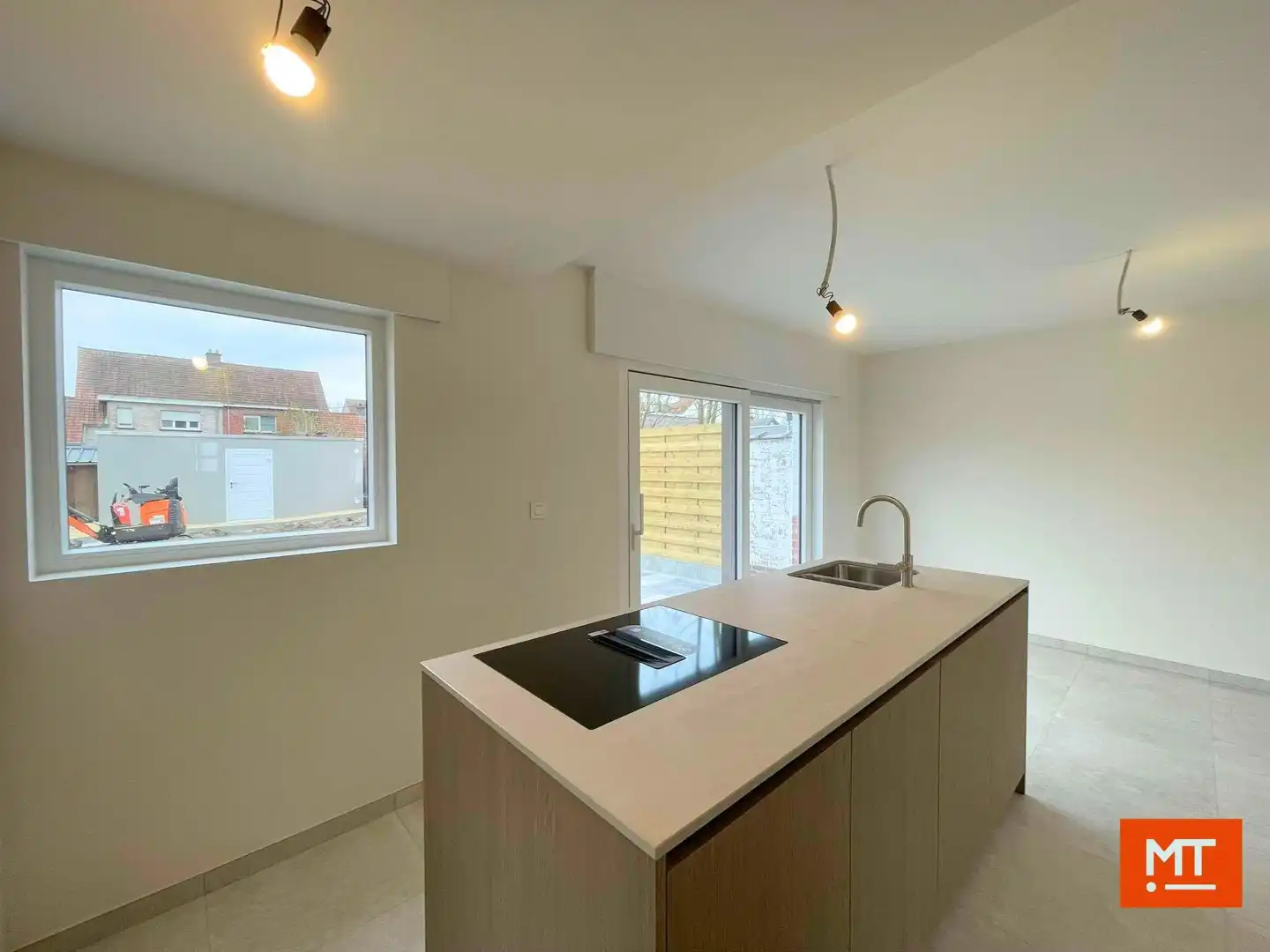 Gerenoveerde halfopen woning te huur in de dorpskern van Beselare foto 5