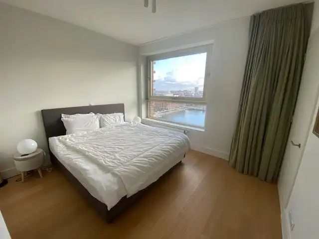 Ruime en gemeubelde penthouse op het trendy Eilandje. foto 7