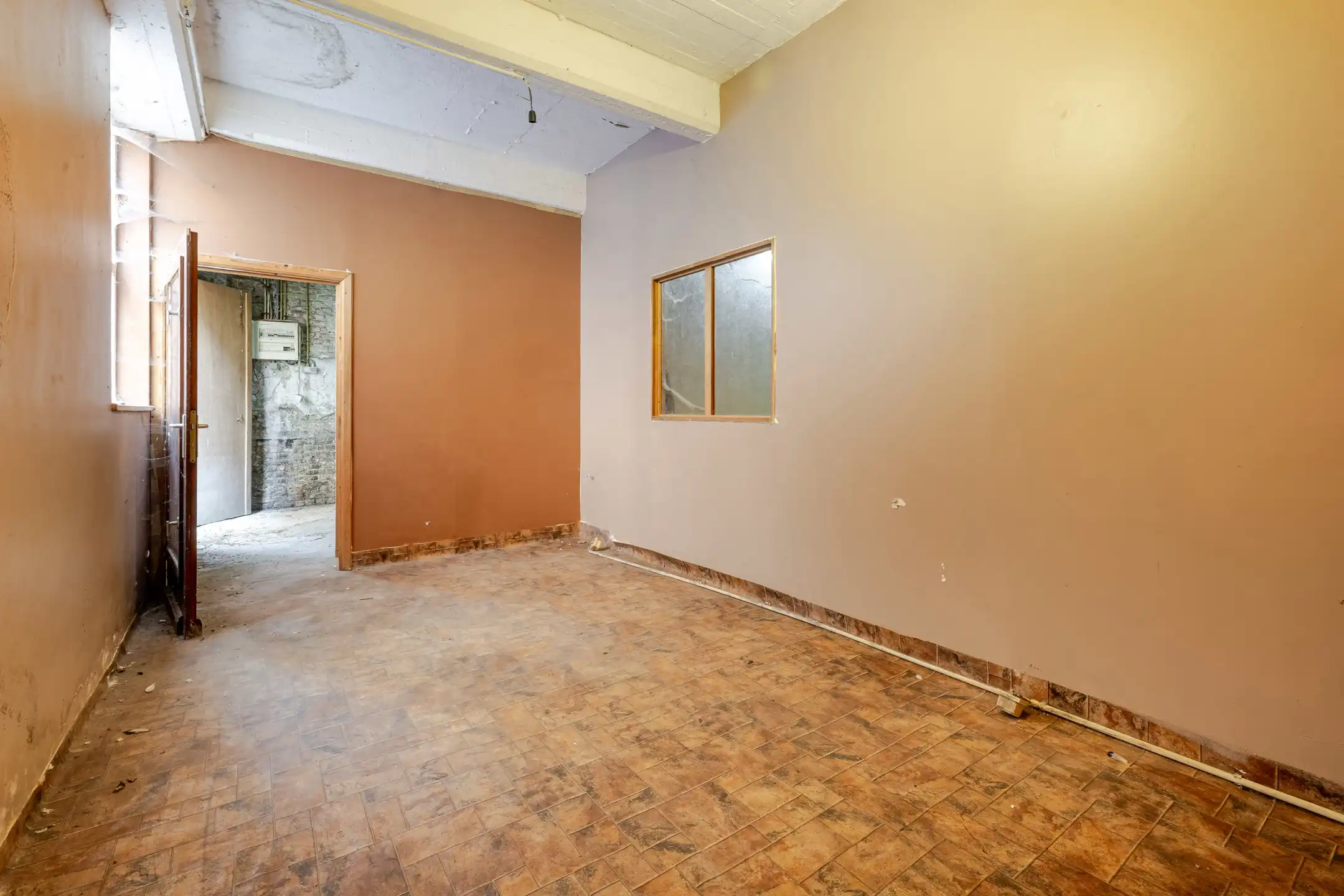Werkplaats/magazijn van ± 530 m² met kantoor van ± 35 m² foto 4