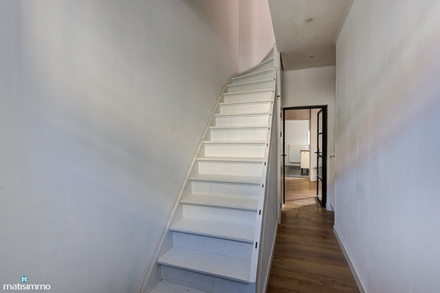 GROTENDEELS GERENOVEERDE GEZINSWONING MET ZUIDGERICHTE TUIN IN MILLEN foto 12