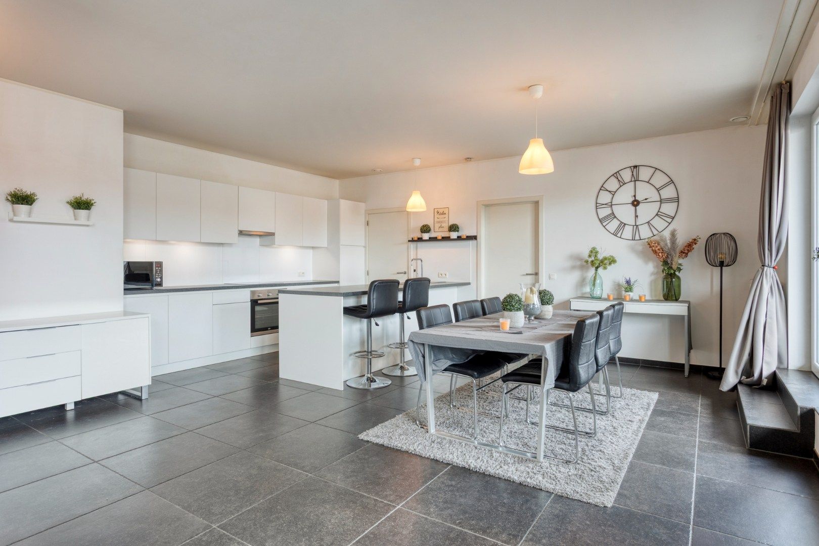 Instapklaar 1 slpk appartement met terras en garage foto 2