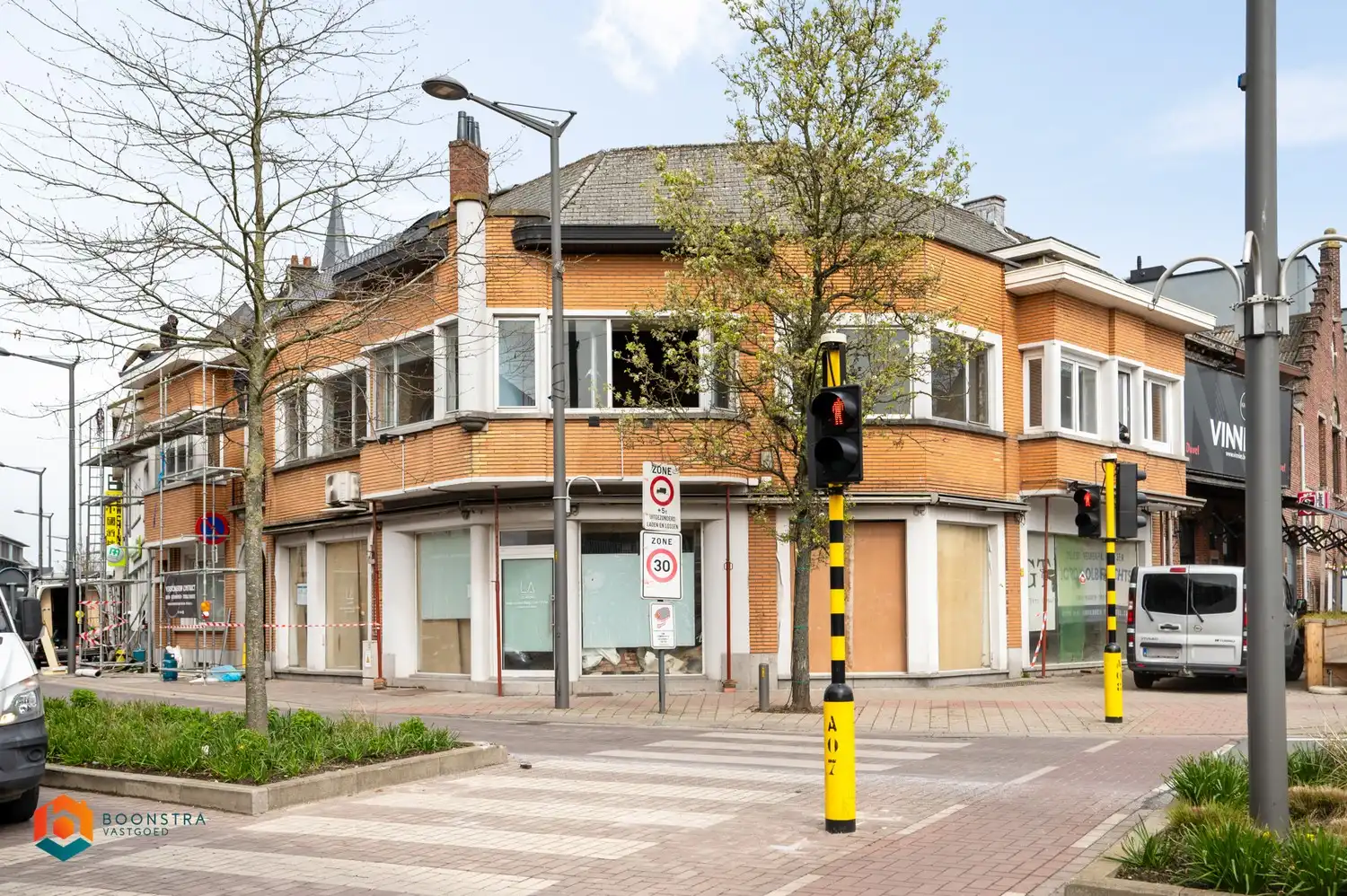 Ruim handelsgelijkvloers op een uitstekende locatie foto 2