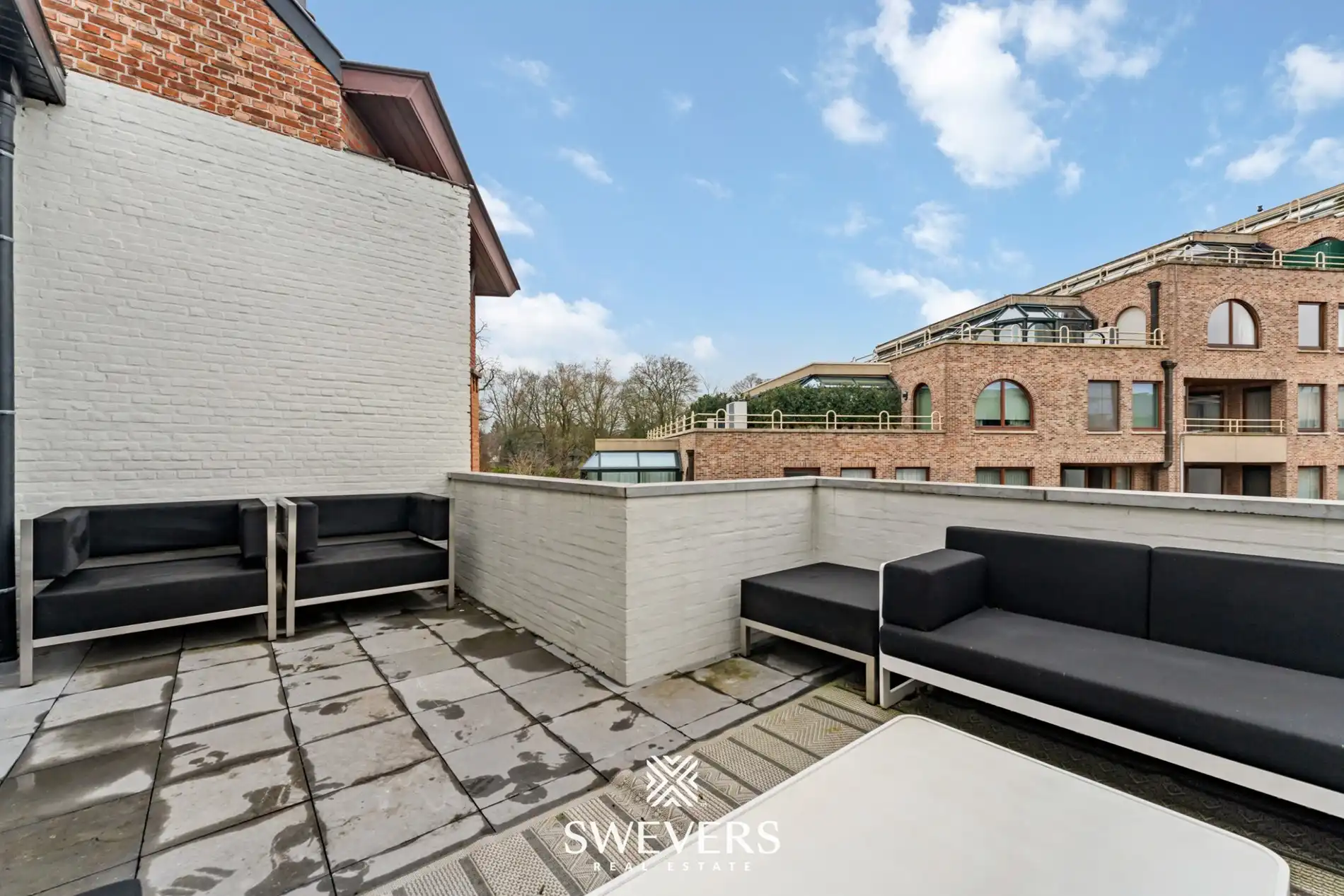 Exclusief gerenoveerde stadswoning met garage en drie terrassen in hartje Hasselt foto 30