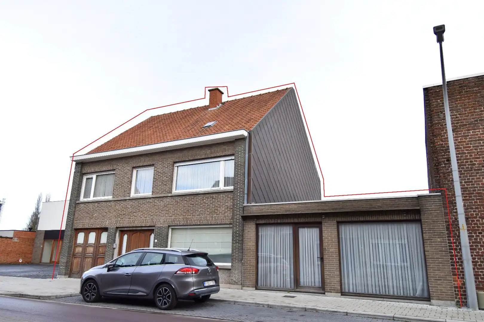 Verzorgde gezinswoning met 3 slaapkamers, tuin en polyvalente/handelsruimte te koop nabij centrum Bissegem foto 13