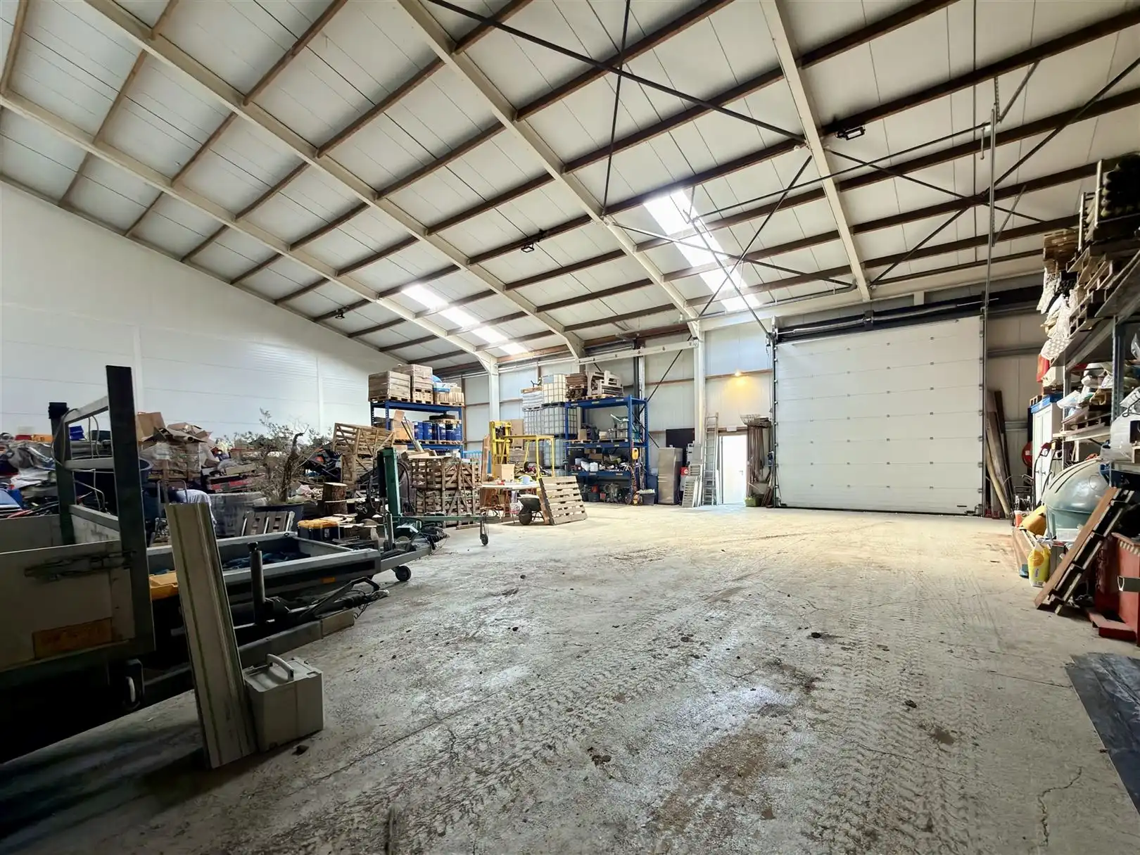 Enorm ruim magazijn met natuurlijke lichtinval! foto 3