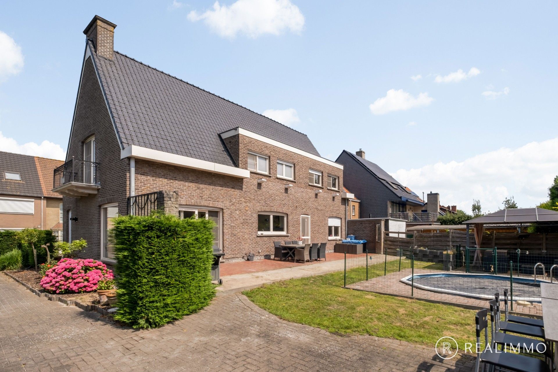 Instapklare, gerenoveerde gezinswoning met 4 slaapkamers foto 3
