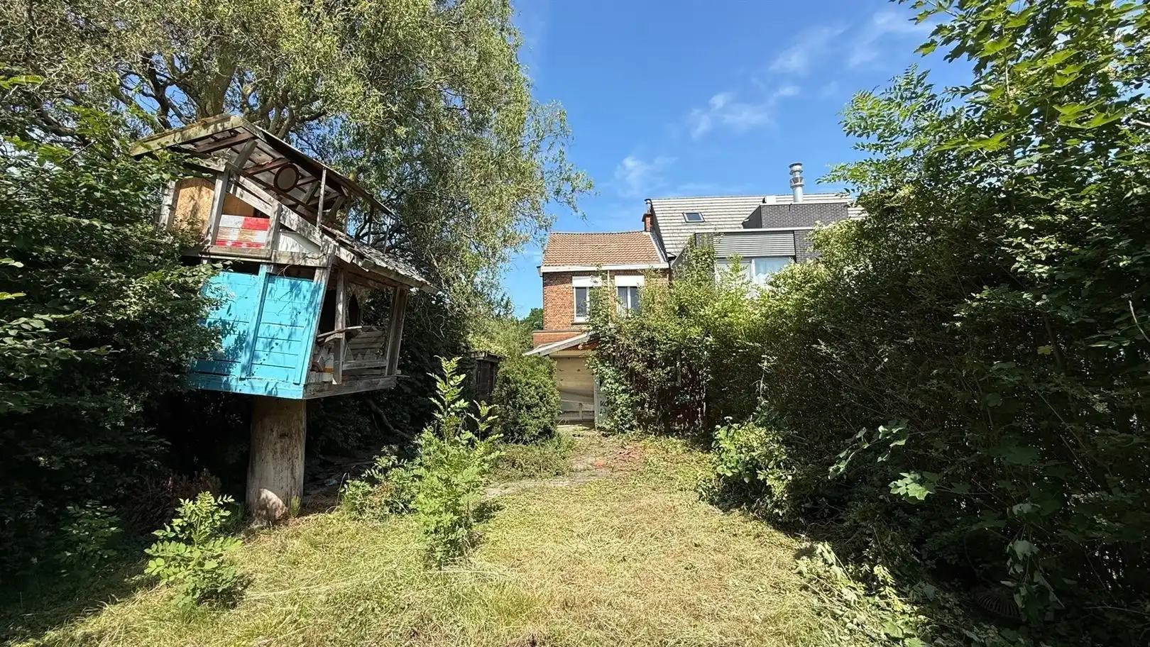 HOB met 4 slaapkamers en grote tuin foto 15