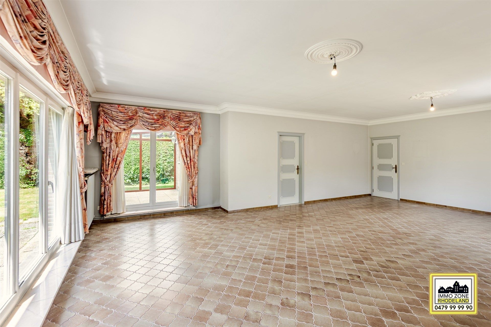 Riante bungalow met 4 slpks, dubbele garage en zonnige tuin foto 10
