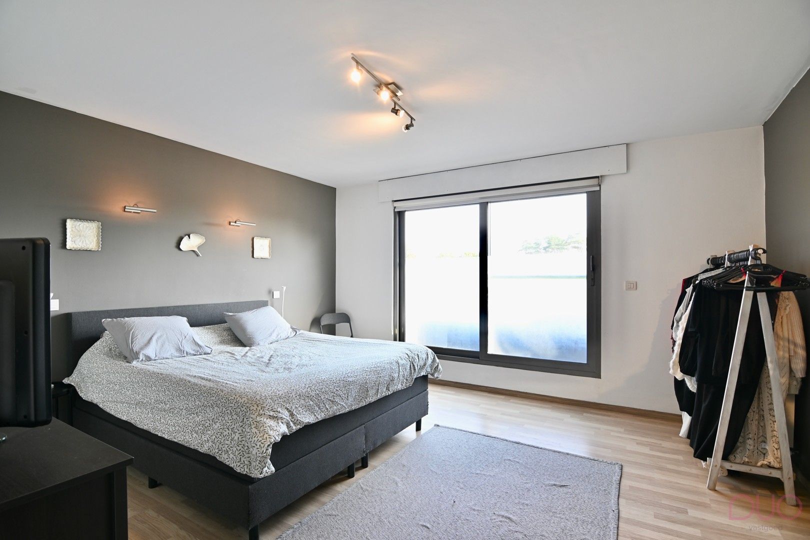 Knappe instapklare villawoning met vijf slaapkamers, verwarmd zwembad op 21a59ca foto 22