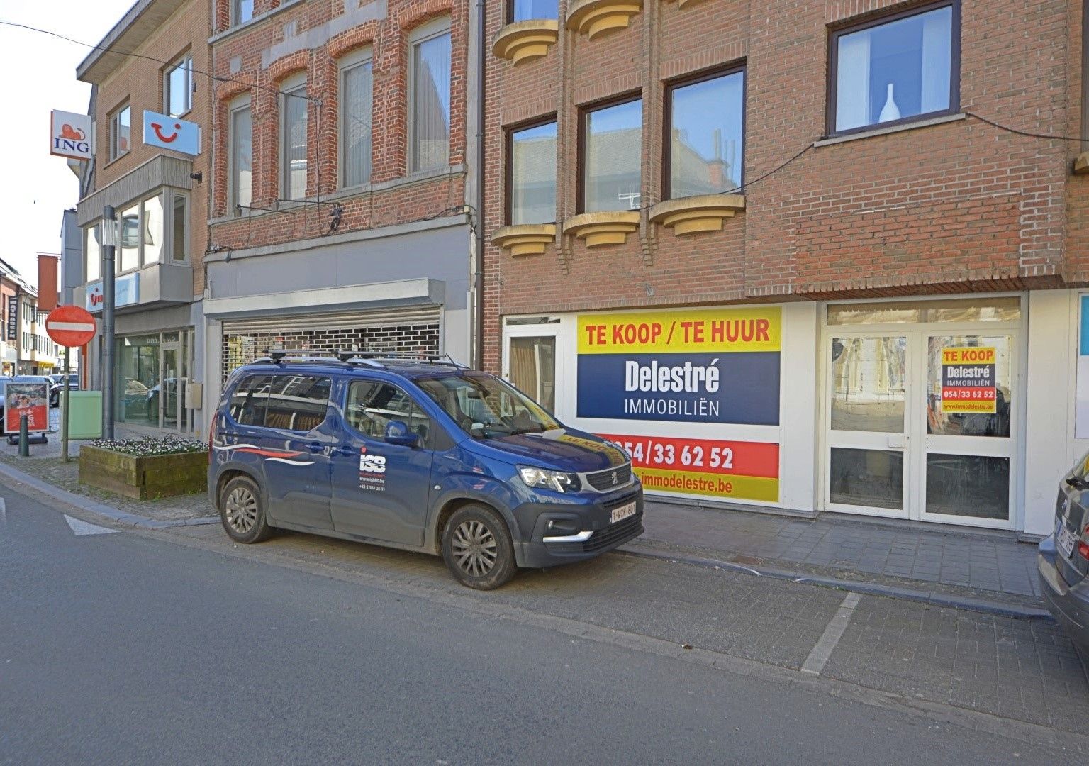 RUIM HANDELSGELIJKVLOERS CENTRUM MET PARKING VOOR DE DEUR foto 5