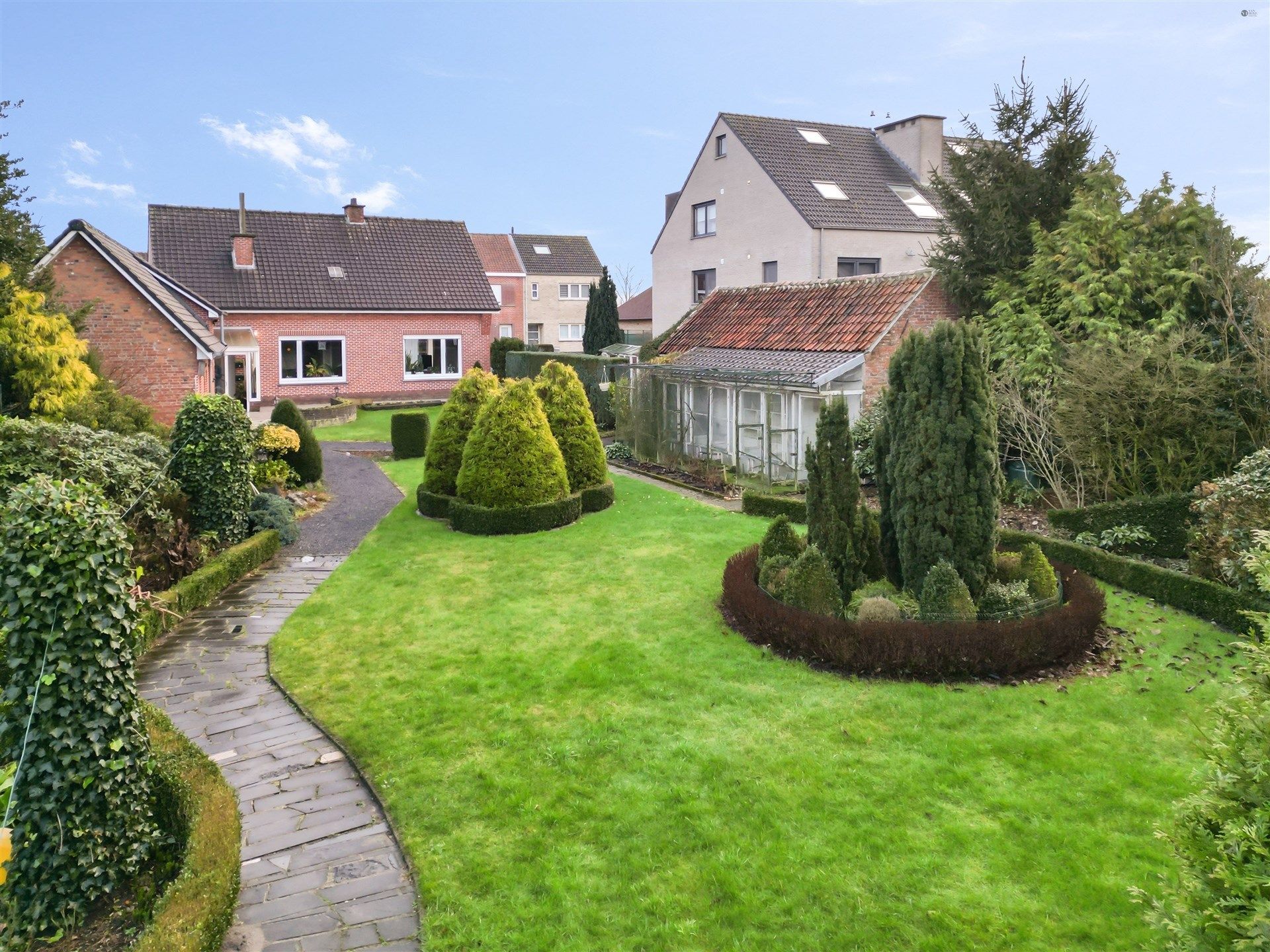 Open bebouwing nabij het centrum, in landelijke straat op 1.494m² grond foto 25