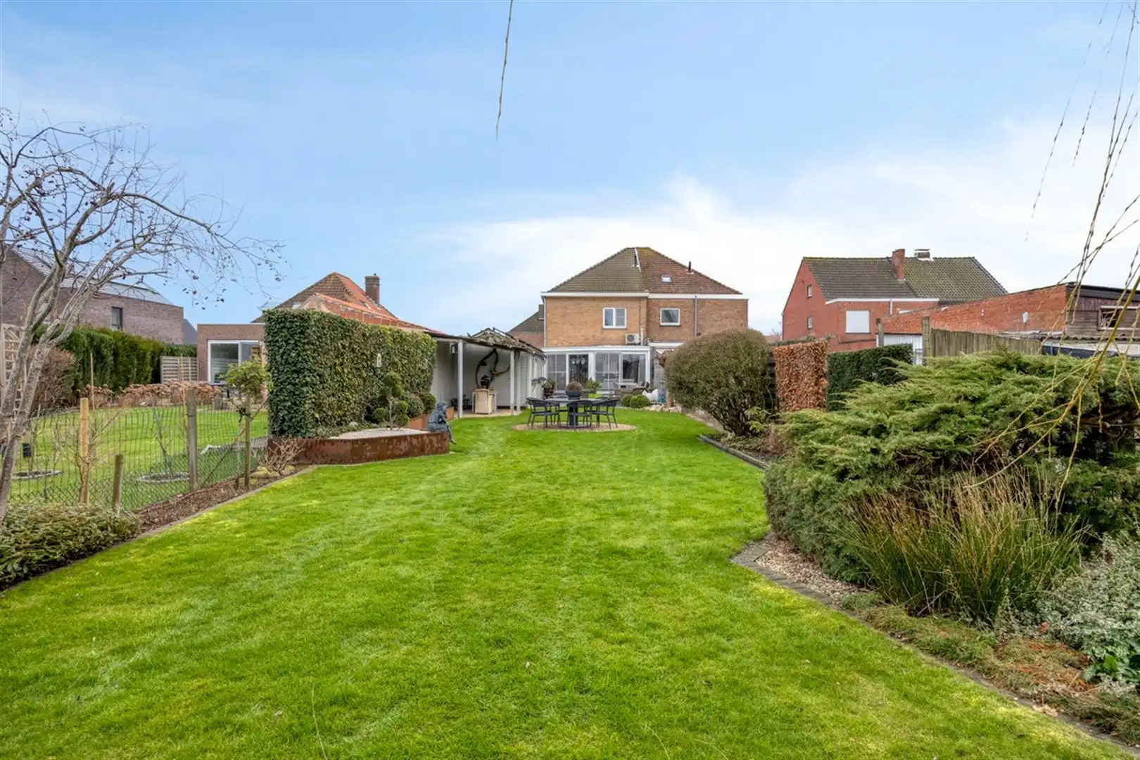 Goed onderhouden en mooi afgewerkte woning op een toplocatie te Oostakker.  foto 31