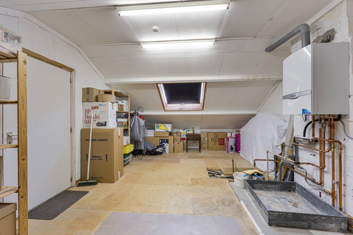 Halfopen woning met 3 slaapkamers en dubbele garage foto 17