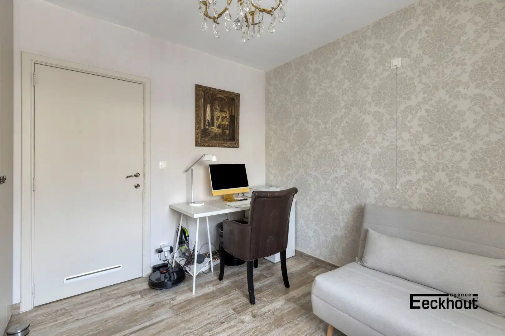 Gerenoveerd appartement met uitzonderlijk groot terras en inpandige garage! foto 14