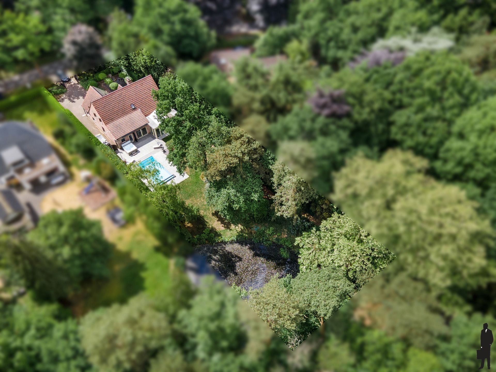 Stijlvol gerenoveerde villa met schitterende tuin en verwarmd zwembad foto 33