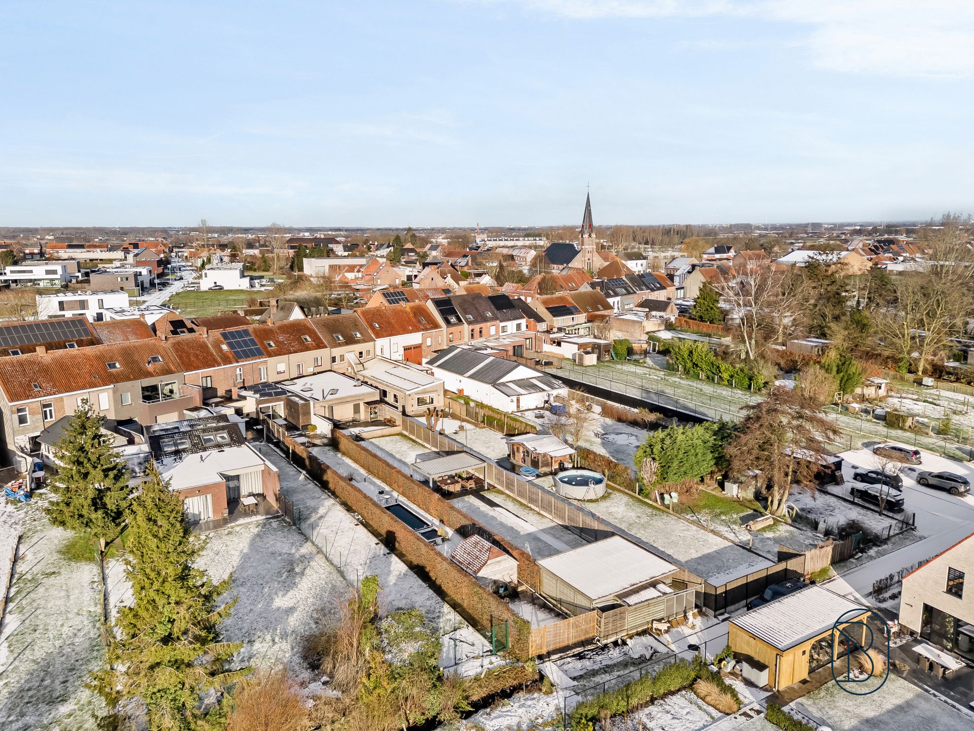 Topgelegen handelspand met woonst foto 26