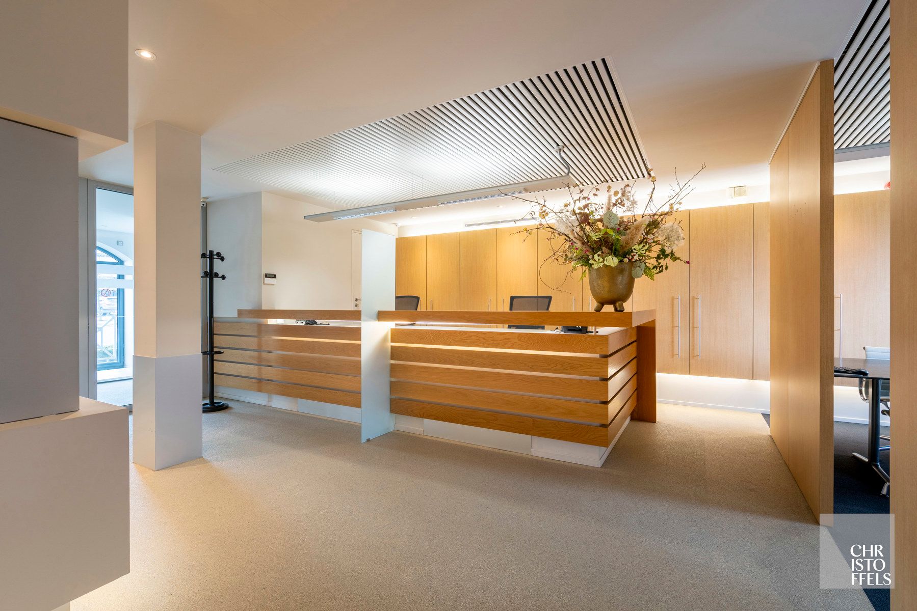 TE HUUR - Kantoorruimte (209m²) op toplocatie in Lanaken!  foto 3
