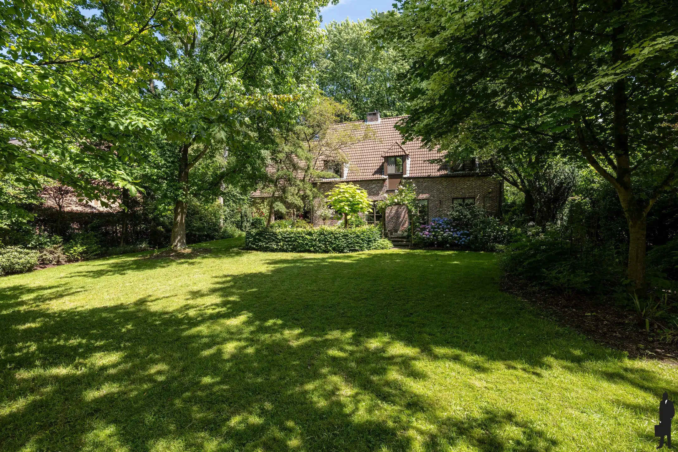 Te renoveren woning met 6 slpk. op 2.581 m² foto 25